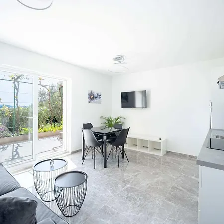 Tedoris Διαμέρισμα *